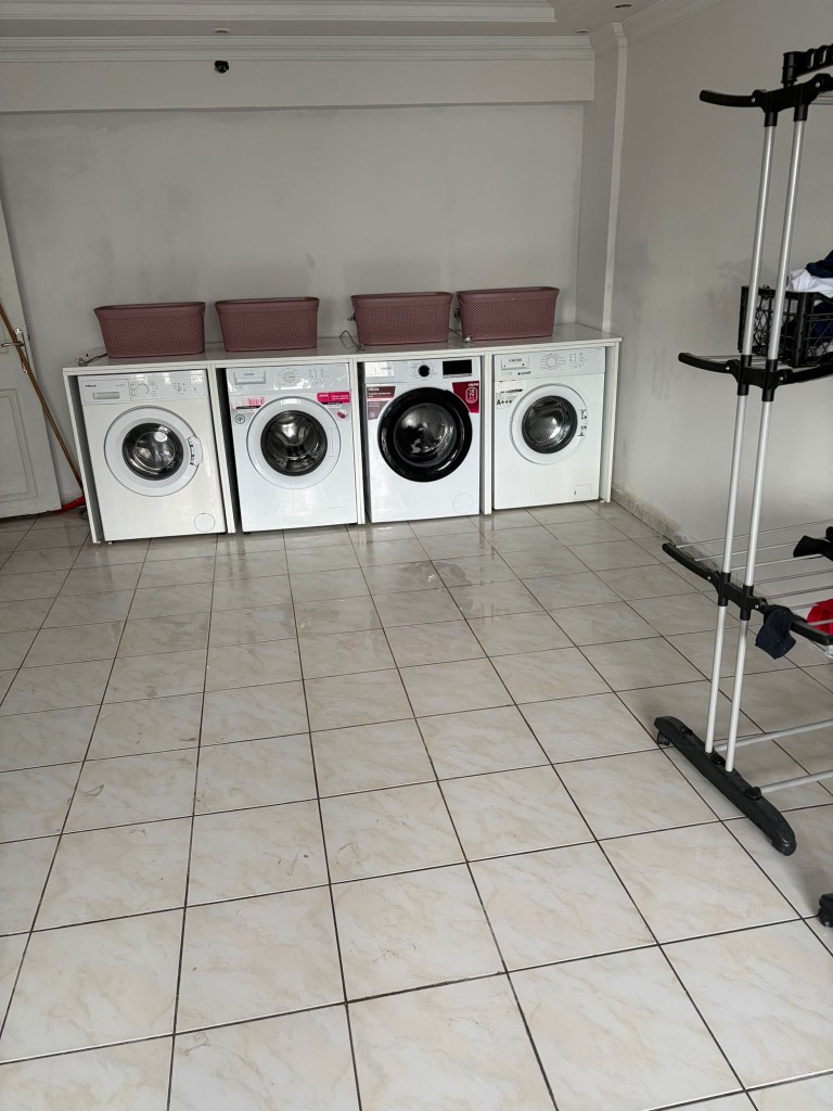Self-servis çamaşırhane ve çamaşır makineleri